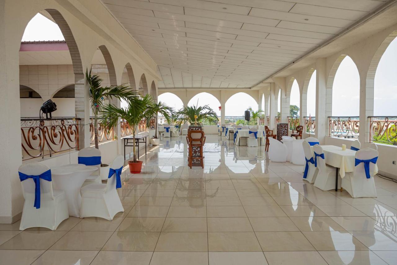 Hotel Hibiscus Louis Лібревіль Екстер'єр фото