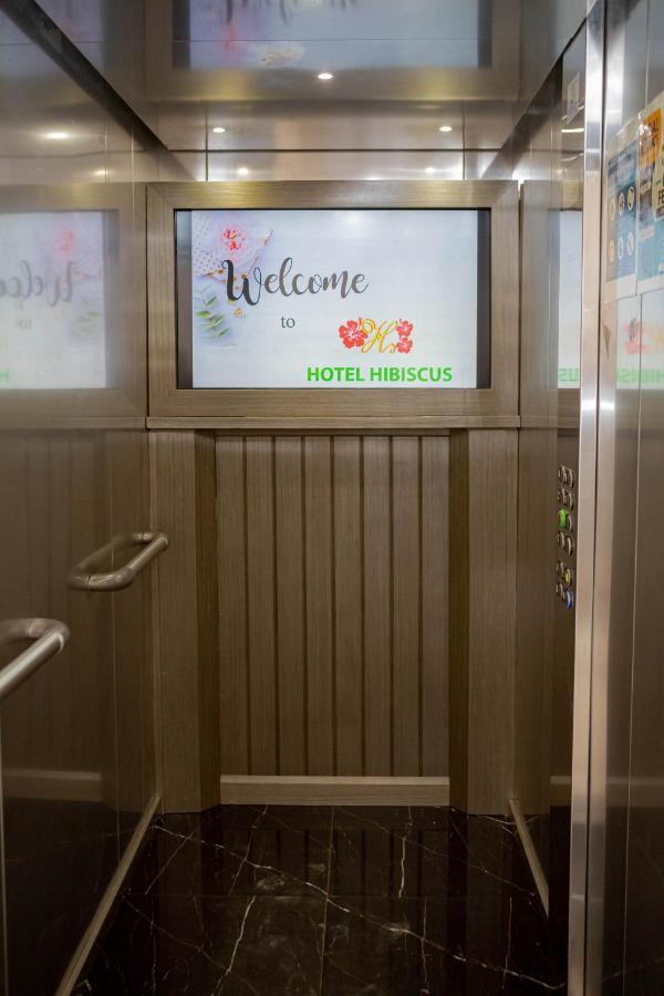 Hotel Hibiscus Louis Лібревіль Екстер'єр фото