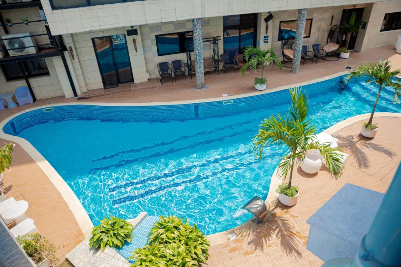 Hotel Hibiscus Louis Лібревіль Екстер'єр фото