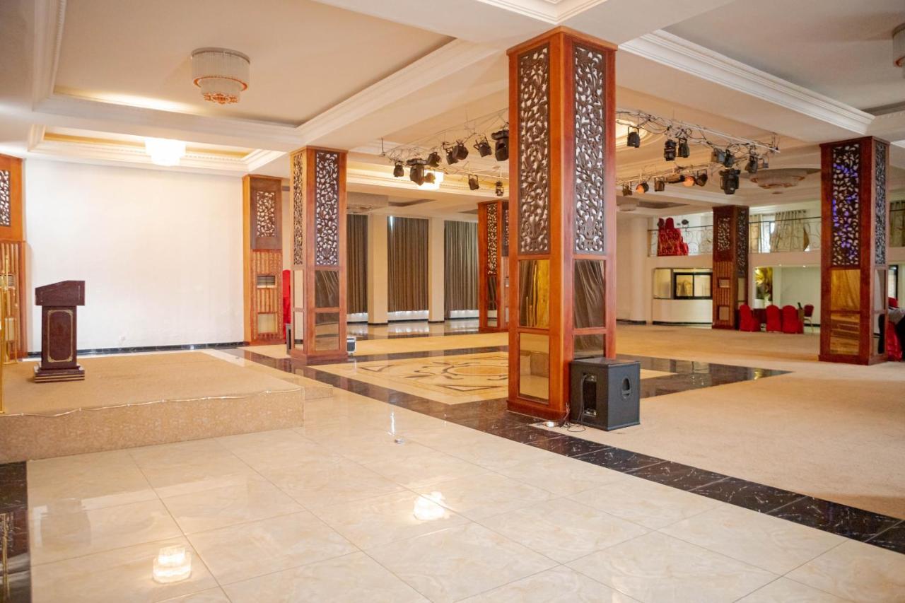 Hotel Hibiscus Louis Лібревіль Екстер'єр фото