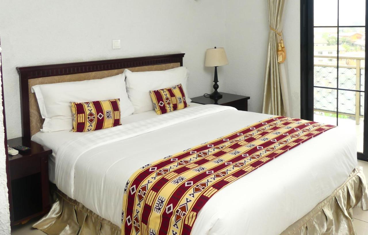 Hotel Hibiscus Louis Лібревіль Екстер'єр фото