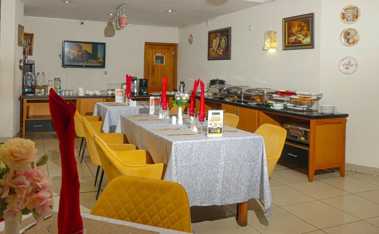 Hotel Hibiscus Louis Лібревіль Екстер'єр фото